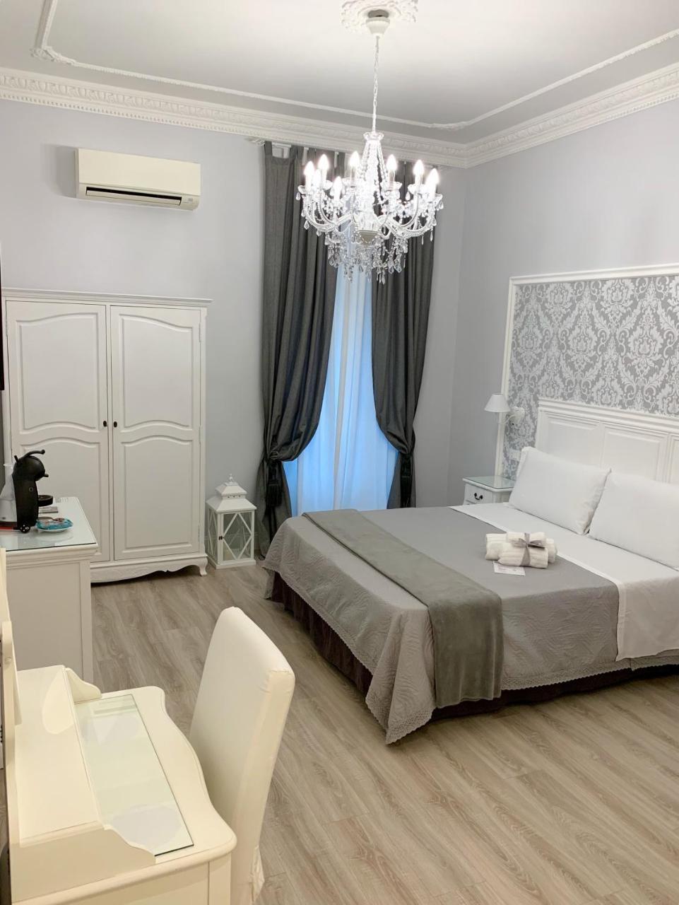 Charme & Chic Bed & Breakfast Rome Exterior photo